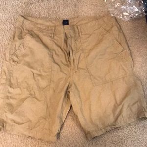 Men’s khaki gap shorts